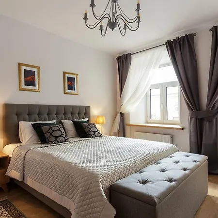 Stylish & Modern Studio Old Town By Houseys *