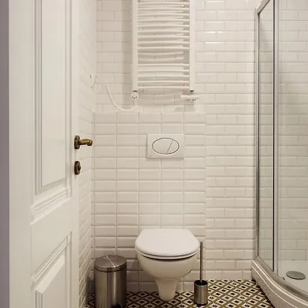 Stylish & Modern Studio Old Town By Houseys