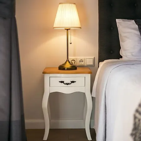 Stylish & Modern Studio Old Town By Houseys Lägenhet