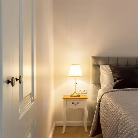 Stylish & Modern Studio Old Town By Houseys Lägenhet VNO