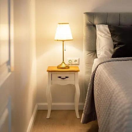 Stylish & Modern Studio Old Town By Houseys *