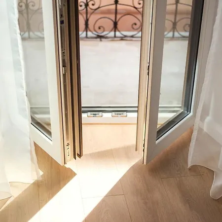 Stylish & Modern Studio Old Town By Houseys *