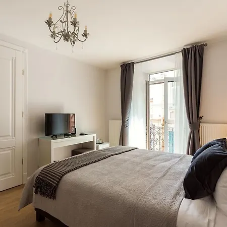 Stylish & Modern Studio Old Town By Houseys