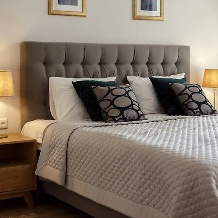 Stylish & Modern Studio Old Town By Houseys VNO