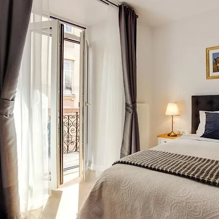 Stylish & Modern Studio Old Town By Houseys Lägenhet *