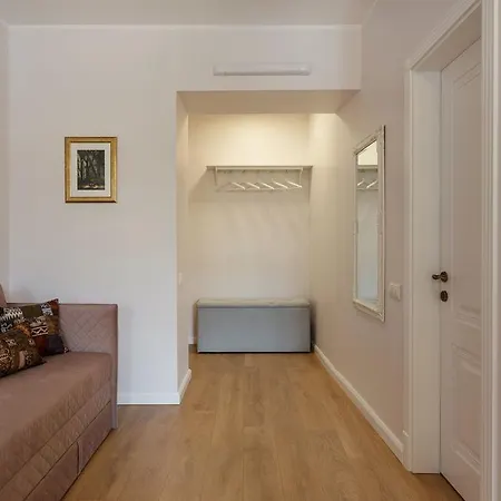 Stylish & Modern Studio Old Town By Houseys Apartment